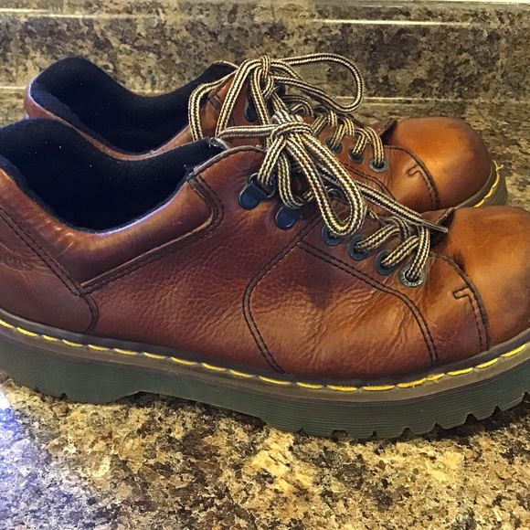 Men’s Doc Marten shoes - Picture 1 of 3